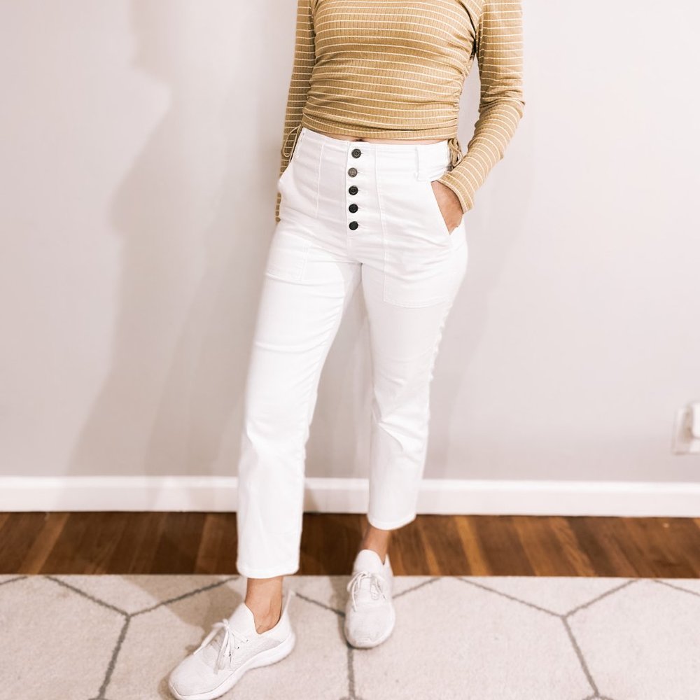 *NWT button front Capri pants